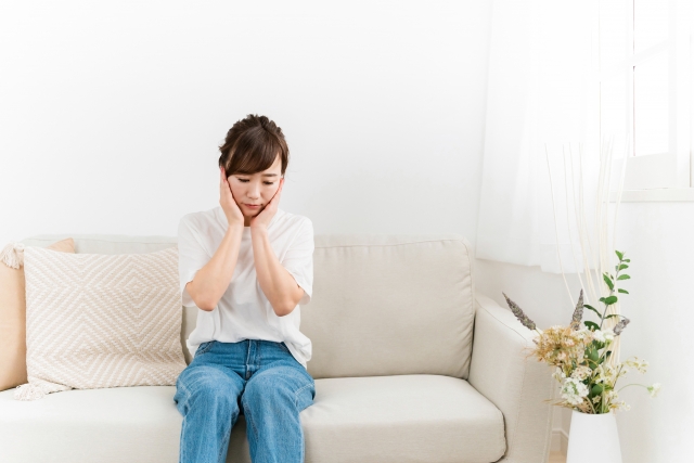熱中症の女性イメージ